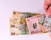 Pensionarii români primesc bani în plus din aprilie 2025: Cine beneficiază și ce sume se acordă