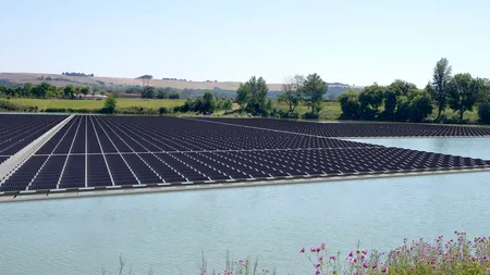 La Zetea, în Harghita, nu se dorește  parc fotovoltaic flotant pe lacul din sat. Petiție online împotriva investiției