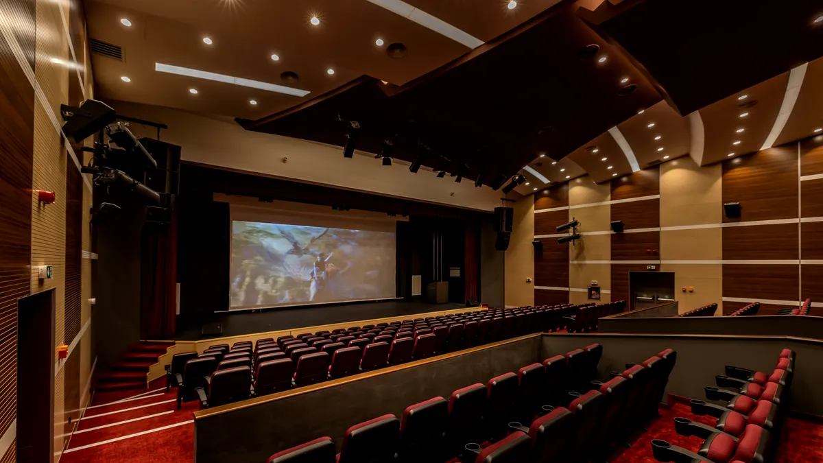 Cinematograful Scala, simbol al Bucureștiului interbelic, este scos la vânzare