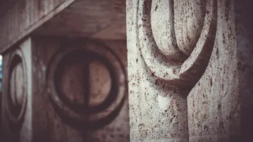 Scandal la Târgu Jiu: Patrimoniul UNESCO Brâncuși, lăsat să se fărâme sub „tăcerea deliberată” a autorităților