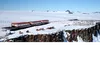 Cercetători în Antarctica, atacați și amenințați cu moartea de un coleg