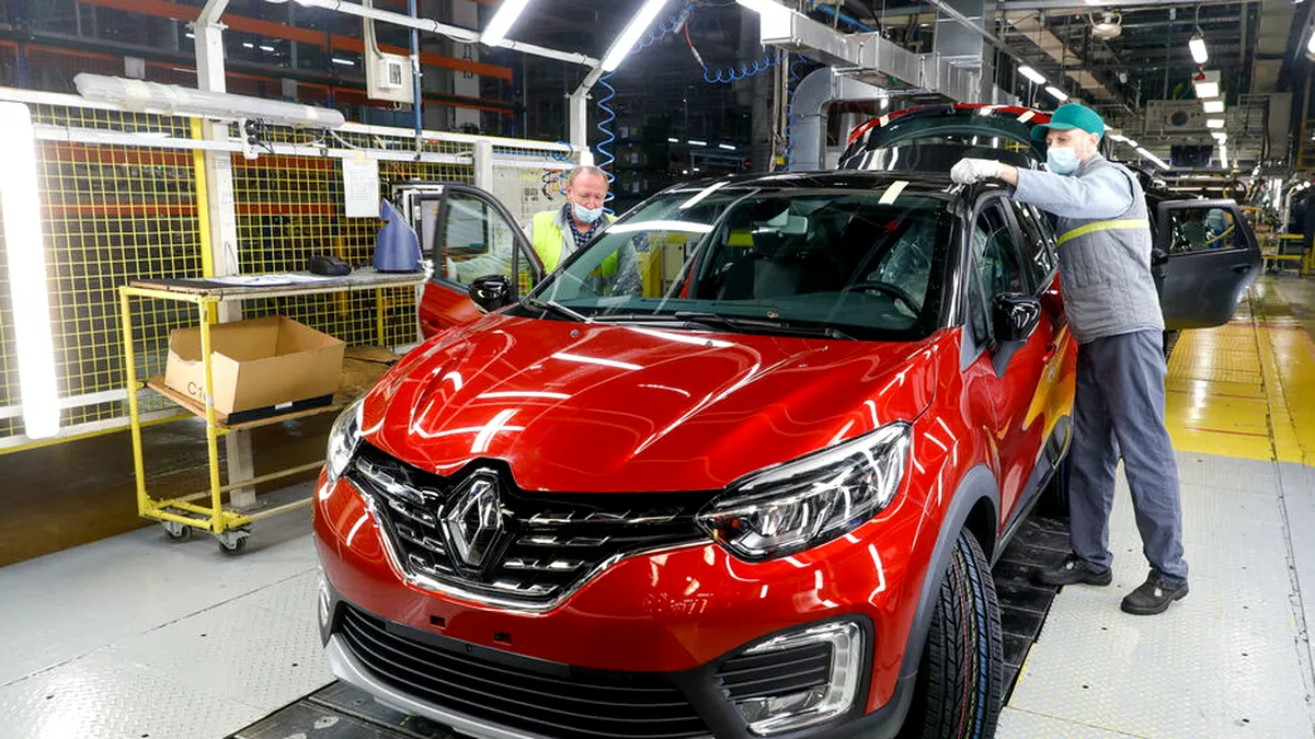Renault suspendă activităţile de la uzina din Moscova, dar nu se retrage încă din Rusia