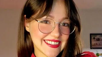 Fiica Elenei Lasconi intră într-un nou scandal. De aceasta dată s-a luat la trântă cu Biserica Română