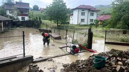 Inundaţii devastatoare în patru localităţi din Suceava, în urma ploilor torenţiale