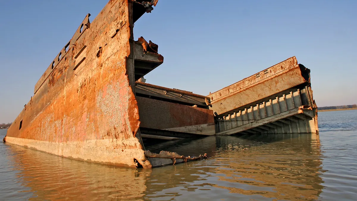 Toate epavele din apele Dunării vor fi identificate și semnalizate cu balize. Proiect în valoare de 51 milioane lei