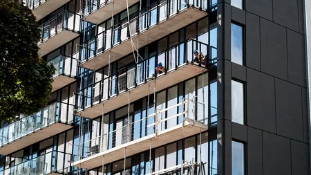 România, pe primul loc în regiune la investiţii imobiliare în primul semestru. Sectorul construcţiilor atinge maxime istorice