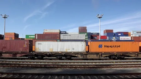De ce s-au blocat exporturile ucrainene de mărfuri pe calea ferată. Peste 24.000 de vagoane, la granița cu Polonia
