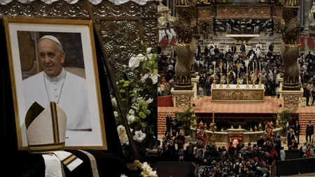 Înmormântarea Papei Francisc. Ultimul omagiu adus de o lume întreagă: lacrimi și rugăciuni