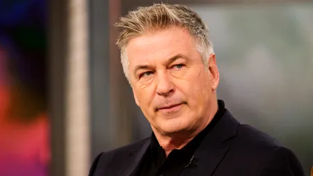 Ies la iveală noi amănunte în cazul Alec Baldwin. Asistentul de regie fusese concediat în 2019 pentru un alt incident cu o armă