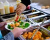 Aproape 515.000 de preșcolari și elevi vor beneficia de o masă caldă sau de un pachet alimentar