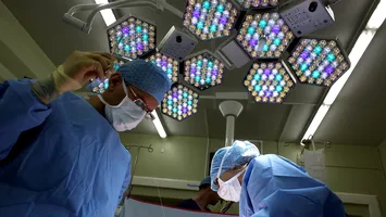 Premieră medicală la Bagdasar-Arseni: un tânăr de 20 de ani, operat pe creier fără să adoarmă