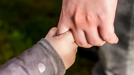 Asociația Familiilor Numeroase din România cere stoparea contribuției la sănătate în concediul pentru creșterea copilului