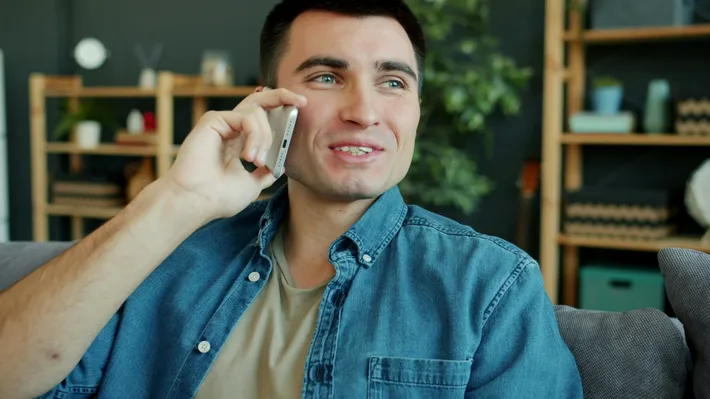 Scumpirile ajung şi la facturile de telefon. Cât vom plăti în plus