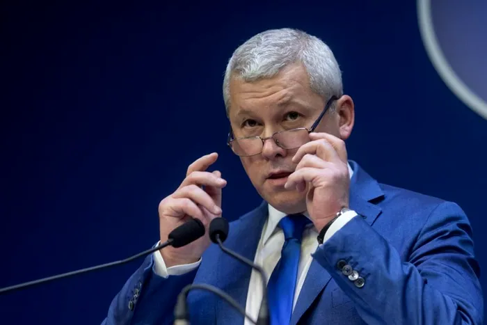 Cătălin Predoiu joacă alba-neagra cu șefii Poliției Prahova