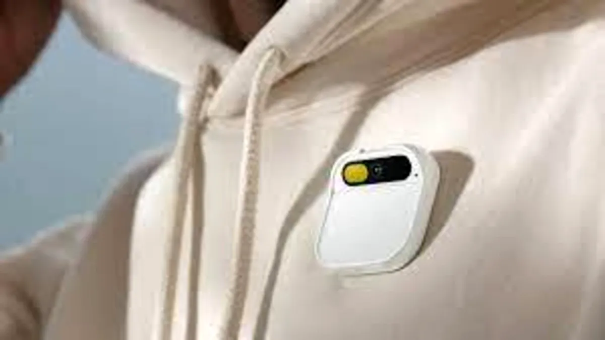 AI Pin a fost lansat. Dispozitivul poate înlocui smartphone-ul