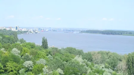 O persoană decedată a fost găsită într-un autoturism scos din Dunăre