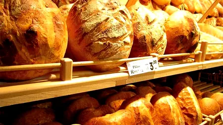 Călătoria unei pâini prin economia României. Unde se scumpește, de fapt, traiul