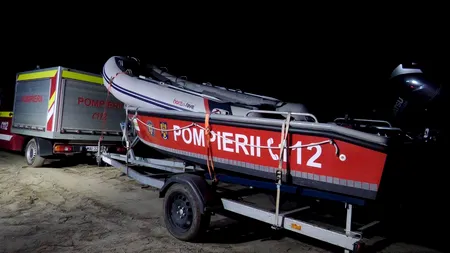 Inedit: pompierii botoșăneni au salvat un bărbat de pe o insulă