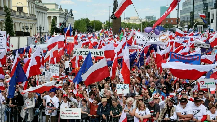 Nicușor Dan, la mitigul de susţinere a primarului Varşoviei, Rafał Trzaskowski, la prezidențiale. Ce le-a transmis polonezilor 