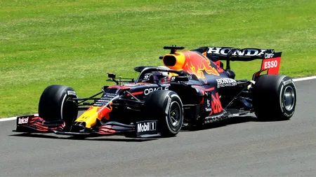 Aston Martin i-a oferit lui Max Verstappen un contract de un miliard de lire sterline