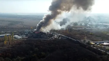 Un incendiu puternic a izbucnit la un centru de deșeuri din Chitila