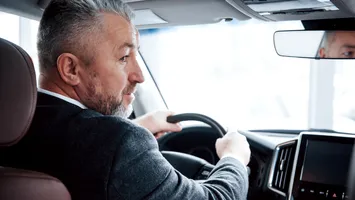 Suma lunară plătită de Guvern pentru deplasarea unui demnitar la serviciu