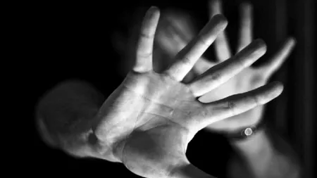 Un domn a încercat să violeze o doamnă în timp ce erau împreună la un priveghi
