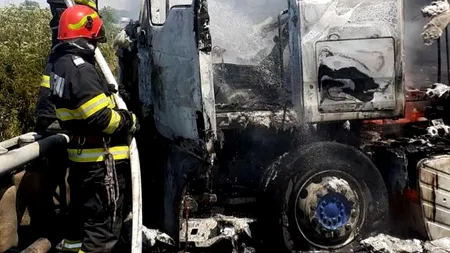 Incendiu violent pe un drum național din Giurgiu. Un autotren s-a făcut scrum
