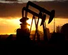Prețul petrolului se prăbușește la minime istorice: cauzele care zdruncină piața energetică globală