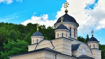 Hoții au dat lovitura la o mănăstire celebră. Daună de peste 30.000 euro
