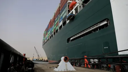 Zece nave cu 130.000 de animale vii din România sunt blocate în Canalul Suez
