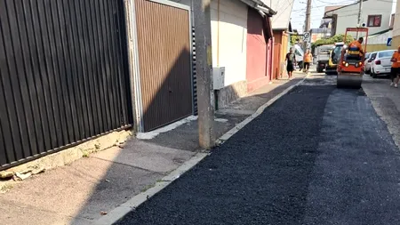 Strada Zorilor din Sectorul 5, în lucrări: carosabilul măcinat de degradări, reparat