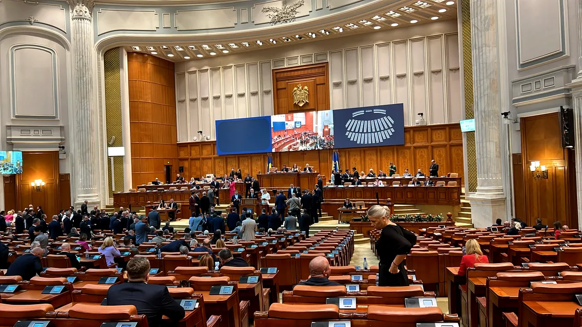 VIDEO | Scenă tensionată în Parlament: liderul PSD iese din sală la discursul lui Bolojan