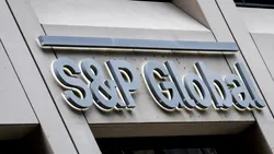 S&P a revizuit în scădere ratingul Franței