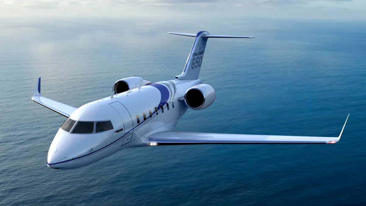 Un avion misterios patrulează pe cerul României. Este considerat o aeronavă de spionaj