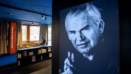 A murit scriitorul Milan Kundera