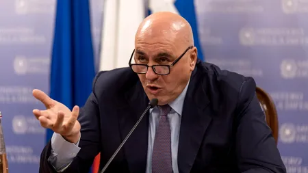 Ministrul italian al Apărării, transportat în stare gravă la spital, după ce a căzut în timpul unei ședințe