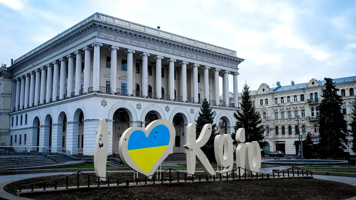 Ambasada Franței revine la Kiev, deși „întoarcerea e de neconceput”!