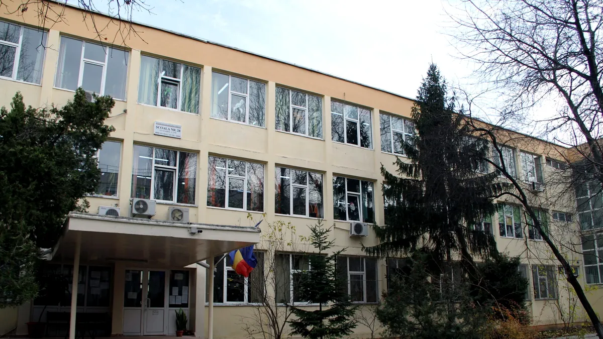 Vaslui: Primarul de la Bârlad le cere directorilor şcolilor economie la facturi; se iau în calcul orele online