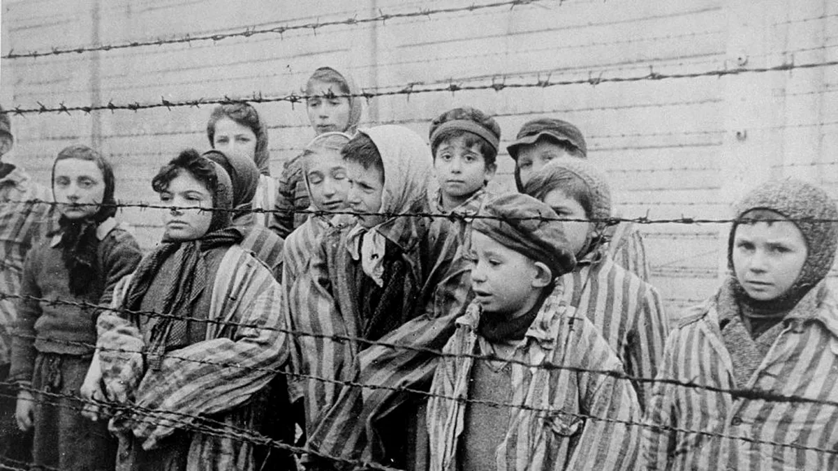 Istoria Holocaustului trebuie studiată în școli! De ce trebuie sancționat liderul AUR