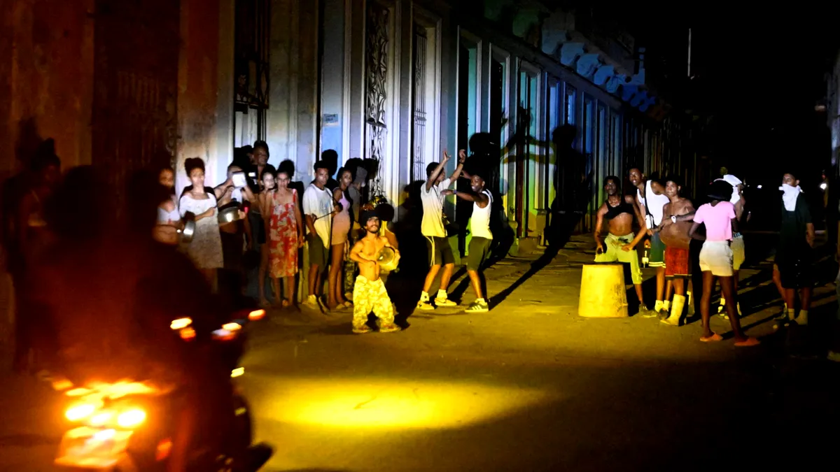 Cuba, în beznă totală și fără apă. Insula se pregătește pentru o posibilă invazie a SUA