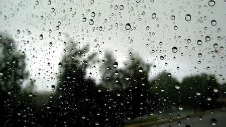 Avertisment pentru șoferi: Ploaie torenţială pe A3 - vizibilitate scăzută şi risc de acvaplanare