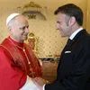 Macron, în vizită la Papa Leon al XIV-lea: ce cadouri a adus la Vatican