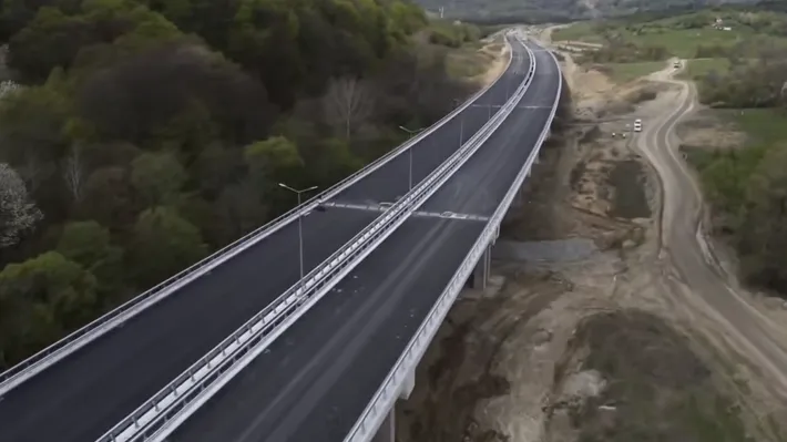 Autostrada Sibiu-Pitești avansează. Posibilă deschidere în 2026, cu șase luni mai devreme