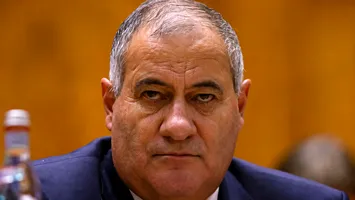 PSD caută majoritatea pierdută prin moțiune. Guvernul minoritar PSD-UDMR prinde contur, dar tot nu are voturile