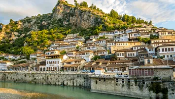 Surpriza anului 2025. Țara europeană care cucerește turiștii cu prețuri mici și peisaje spectaculoase