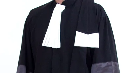 Avocat celebru din Capitală, ameninţat cu bătaia şi incendierea autoturismului. O femeie şi un bărbat, reţinuţi de procurori