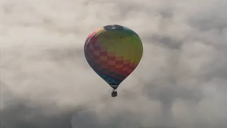 Zbor cu balonul și cină pe platouri de gheață, oferte ale hotelierilor de Ziua Îndrăgostiților
