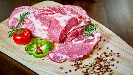 Incredibil. Carnea de porc se apropie de 50 lei/kg în magazine