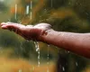 După arșiță vine furtuna. Caniculă de 43°C, urmată de furtuni, vijelii și grindină